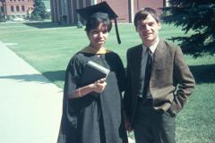 02_Thème_Bonheur_un_jour_1967_graduation_yola